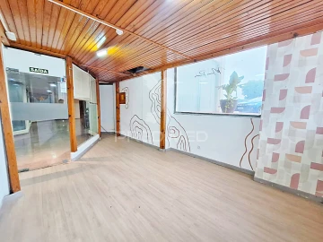 Loja para Arrendamento em Albufeira e Olhos de Água