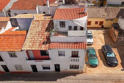 Moradia T2 para Venda em Bensafrim e Barão de São João
