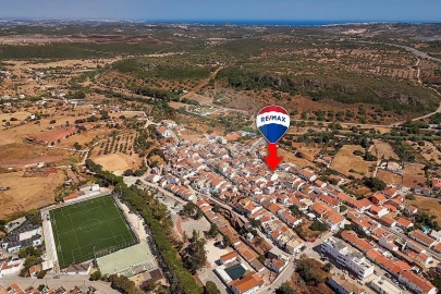 Moradia T2 para Venda em Bensafrim e Barão de São João