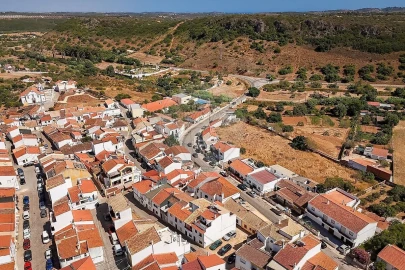 Moradia T2 para Venda em Bensafrim e Barão de São João