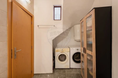 Moradia T2 para Venda em Bensafrim e Barão de São João