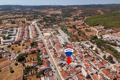 Moradia T2 para Venda em Bensafrim e Barão de São João