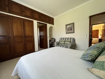 Moradia T5 para Venda em Ferreiras