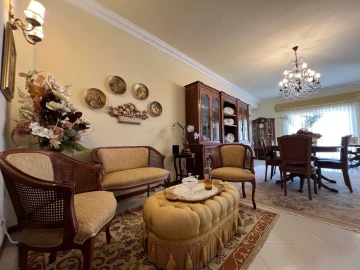 Moradia T5 para Venda em Ferreiras
