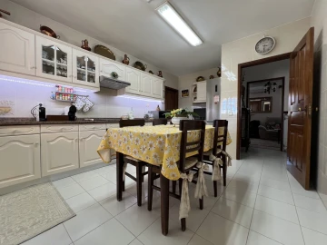 Moradia T5 para Venda em Ferreiras