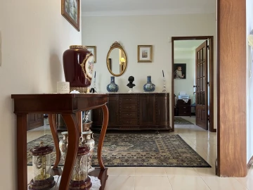 Moradia T5 para Venda em Ferreiras