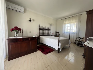 Moradia T5 para Venda em Ferreiras