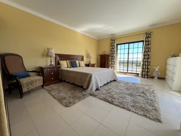 Moradia T5 para Venda em Ferreiras