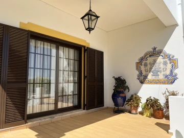 Moradia T5 para Venda em Ferreiras