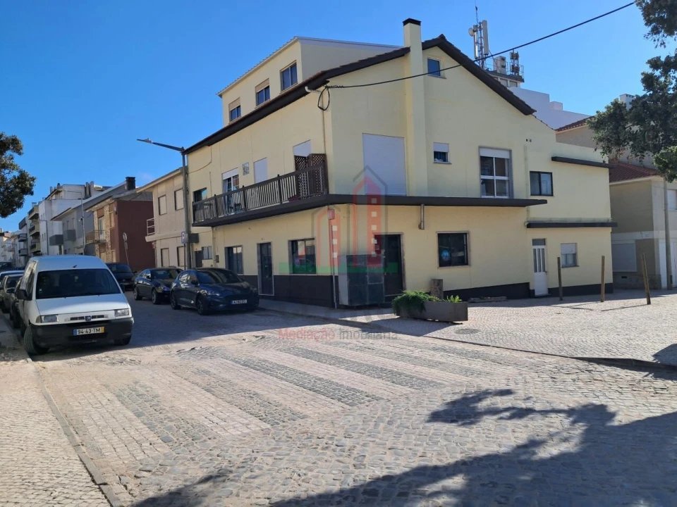 Prédio para Venda em Coimbrão Foto 1