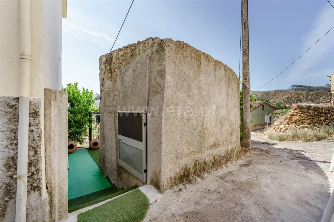 Moradia T2 para Venda em Casegas e Ourondo Foto 2