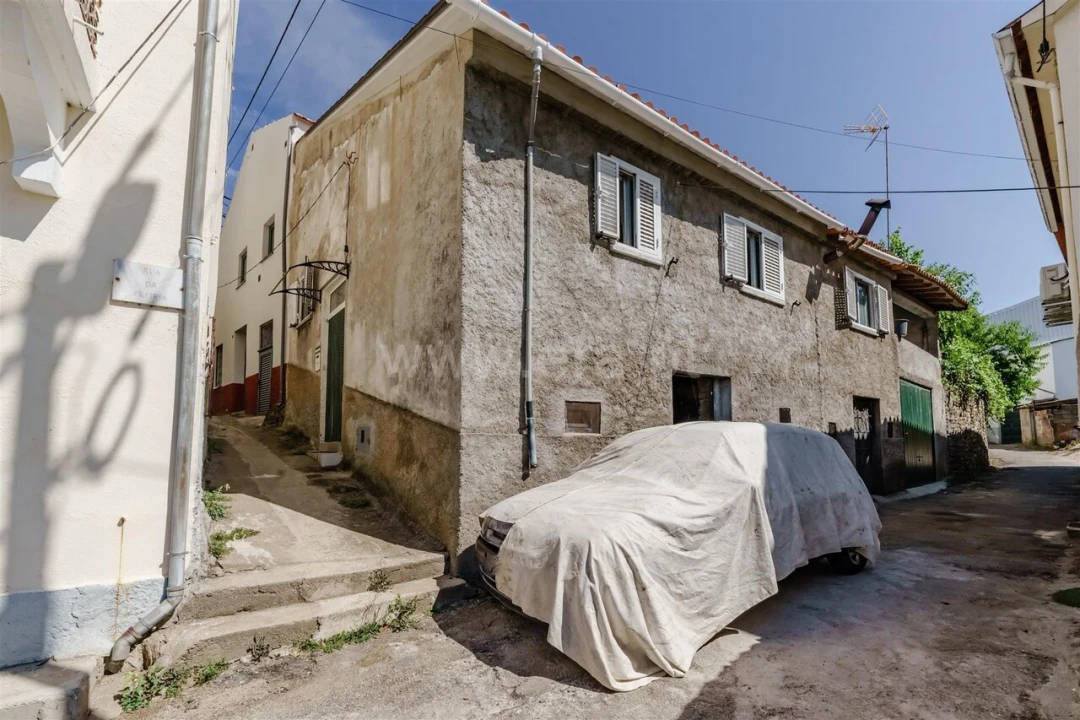 Moradia T2 para Venda em Casegas e Ourondo Foto 1