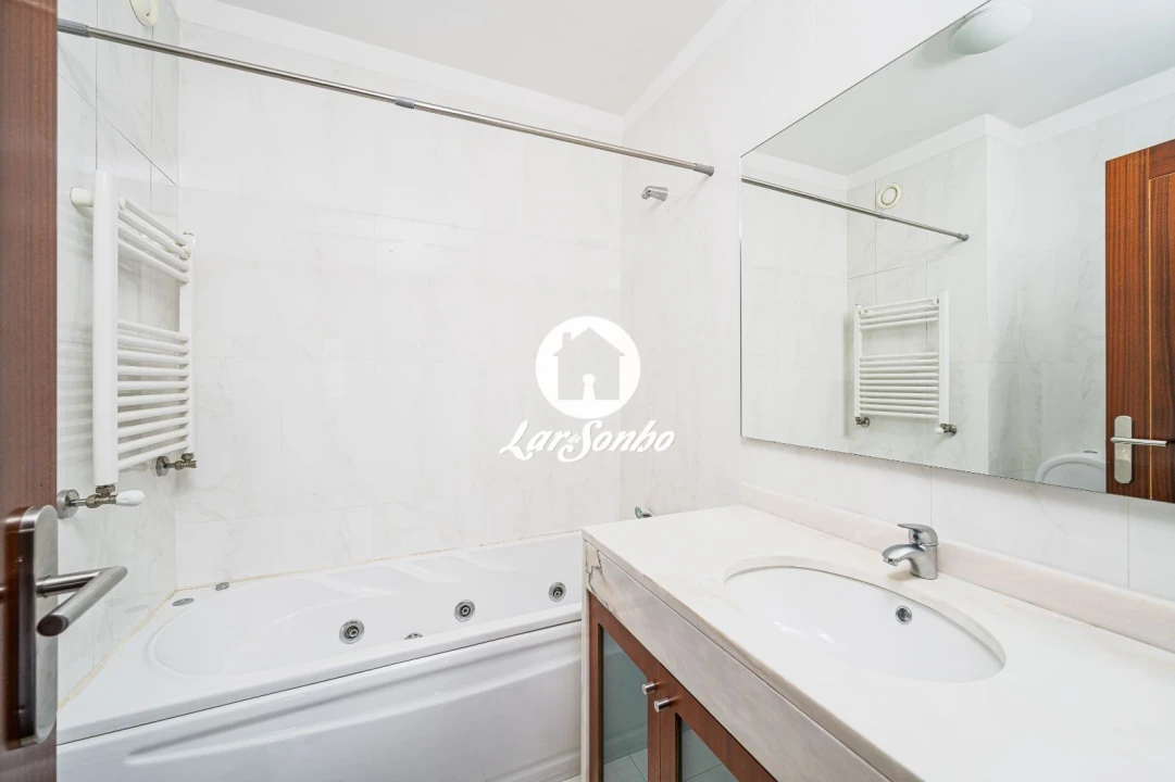 Apartamento T2 para Venda em Cidade da Maia Foto 8