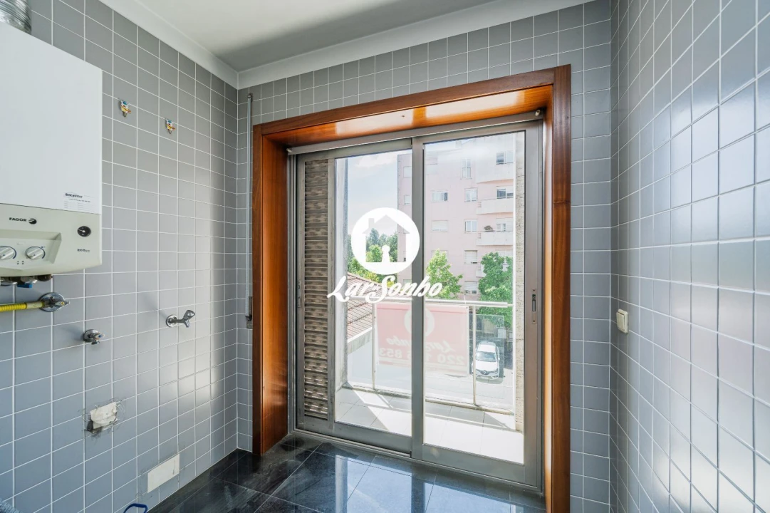 Apartamento T2 para Venda em Cidade da Maia Foto 12