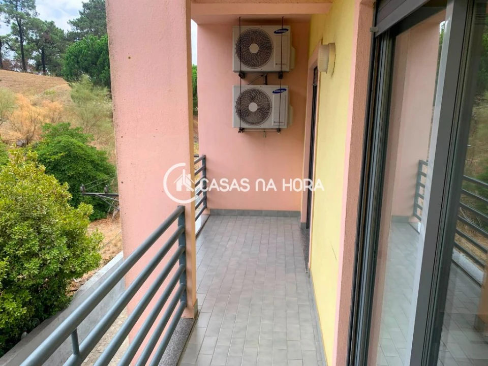 Apartamento T2 para Arrendamento em Corroios Foto 10