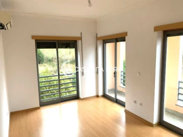 Apartamento T2 para Arrendamento em Corroios