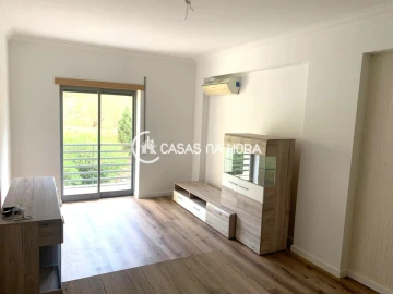 Apartamento T2 para Arrendamento em Corroios