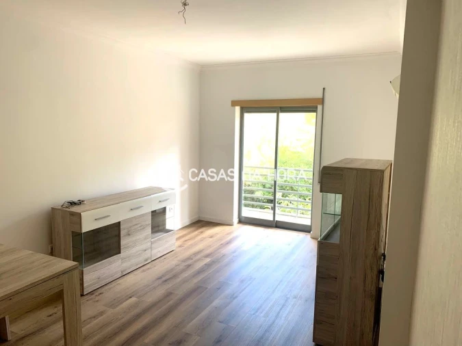 Apartamento T2 para Arrendamento em Corroios Foto 7