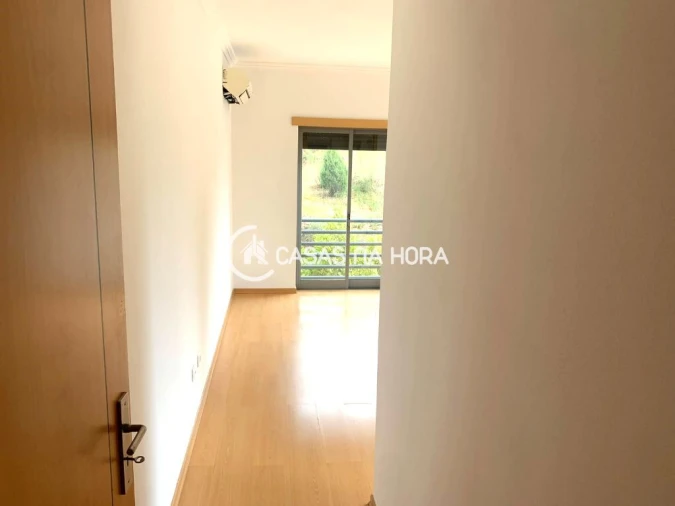 Apartamento T2 para Arrendamento em Corroios Foto 14