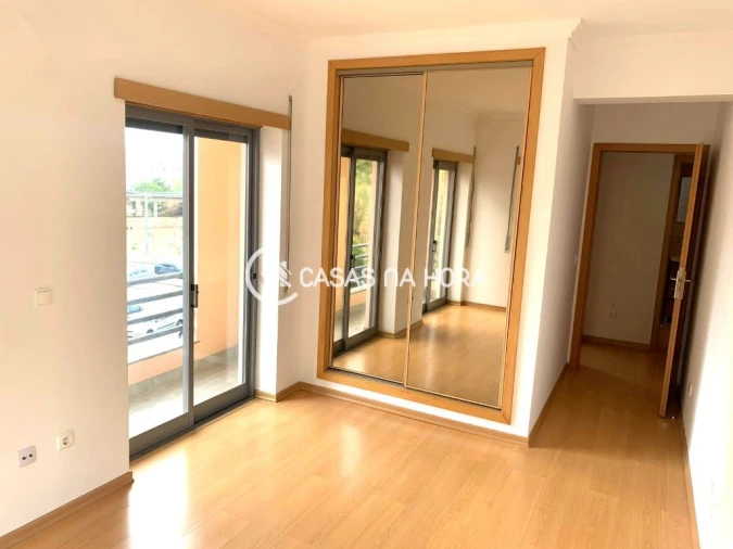 Apartamento T2 para Arrendamento em Corroios Foto 16