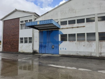 Loja para Arrendamento em Travassô e Óis da Ribeira