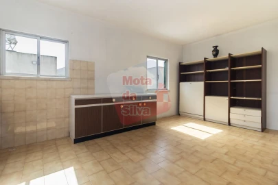 Moradia T2 para Venda em Charneca de Caparica e Sobreda