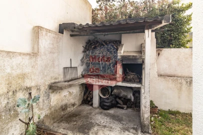 Moradia T2 para Venda em Charneca de Caparica e Sobreda