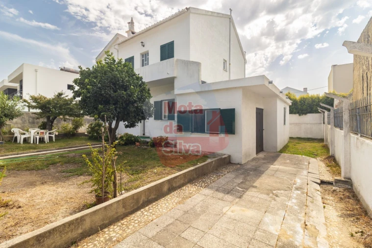 Moradia T2 para Venda em Charneca de Caparica e Sobreda Foto 2