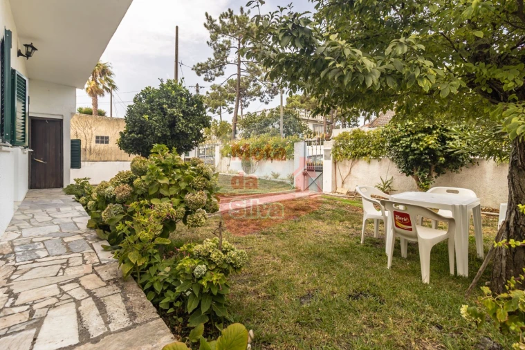 Moradia T2 para Venda em Charneca de Caparica e Sobreda Foto 4
