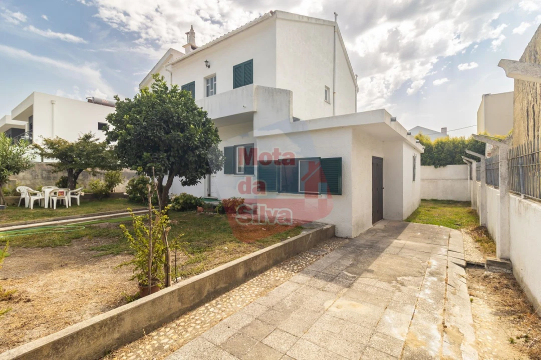 Moradia T2 para Venda em Charneca de Caparica e Sobreda Foto 2