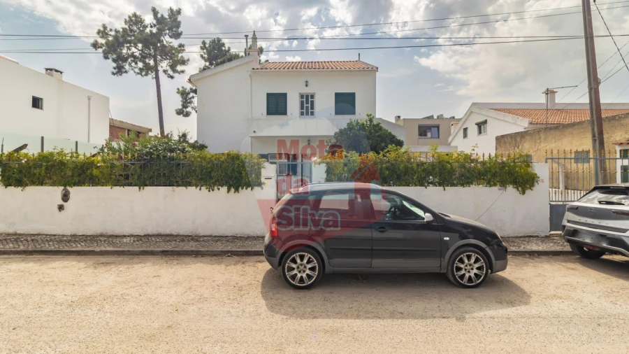 Moradia T4 para Venda em Charneca de Caparica e Sobreda