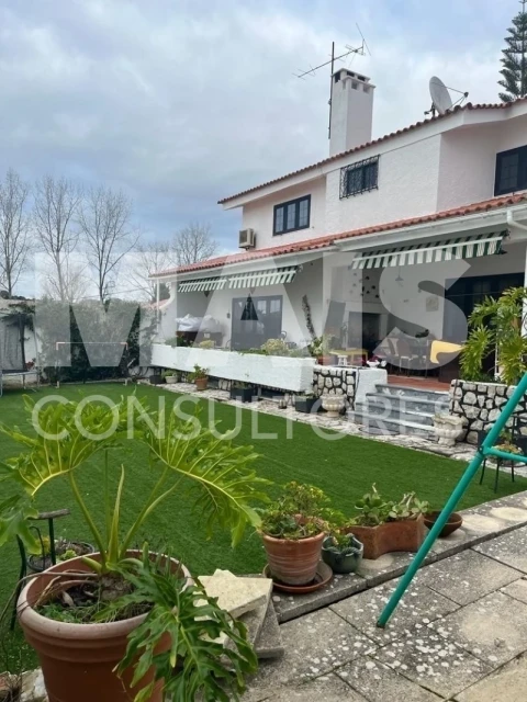 Moradia T6 para Venda em Sesimbra (Santiago)