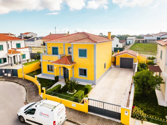 Moradia T4 para Venda em Atouguia da Baleia Foto 10