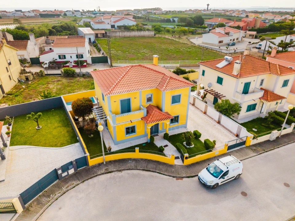 Moradia T4 para Venda em Atouguia da Baleia Foto 2