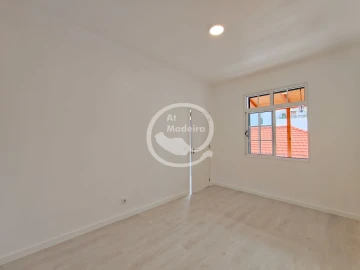 Moradia T2 para Venda em Funchal (São Pedro)