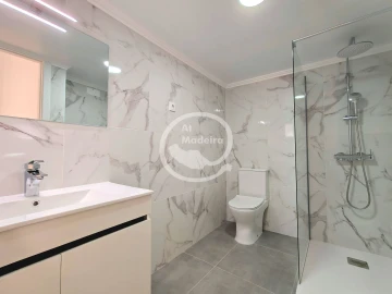 Moradia T2 para Venda em Funchal (São Pedro)