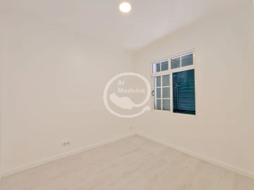 Moradia T2 para Venda em Funchal (São Pedro)