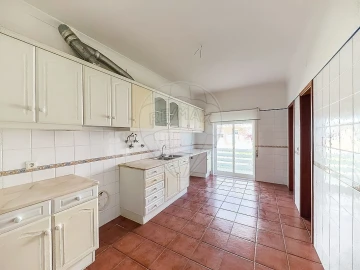 Apartamento T2 para Arrendamento em Marvila, Ribeira Santarém, São Salvador, São Nicolau
