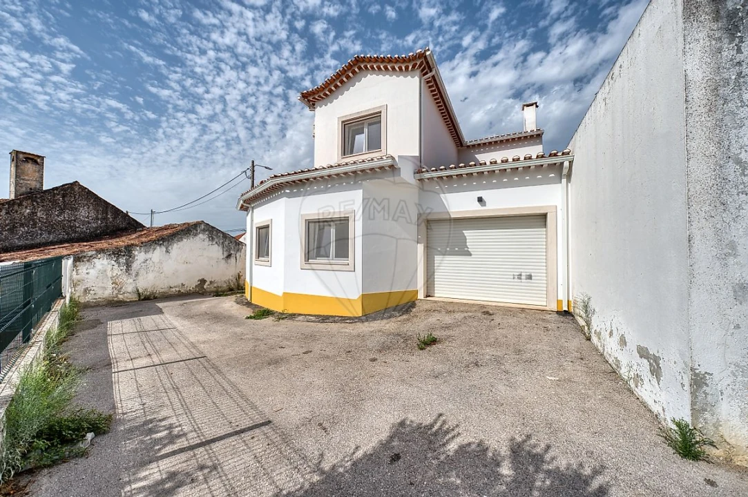 Moradia T3 para Arrendamento em Achete, Azoia de Baixo e Póvoa de Santarém Foto 3