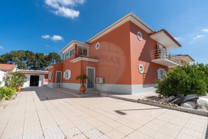 Moradia T4 para Venda em Azeitão (São Lourenço e São Simão)