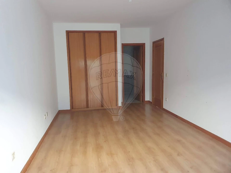 Apartamento T2 para Venda em Canelas Foto 8