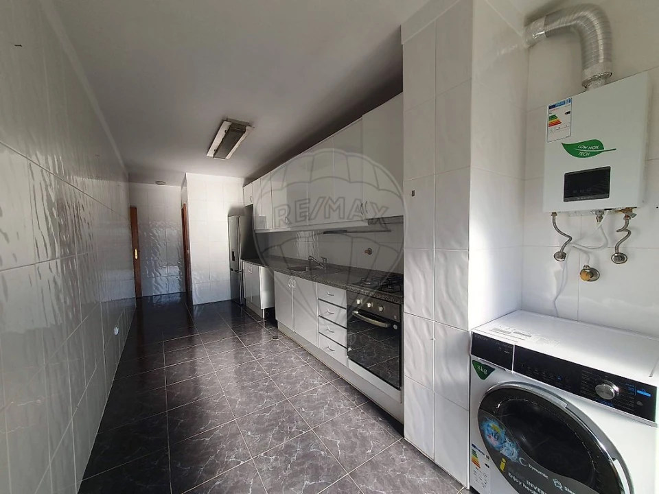 Apartamento T2 para Venda em Canelas Foto 6