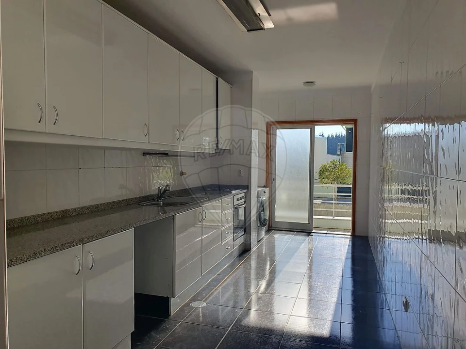 Apartamento T2 para Venda em Canelas Foto 4