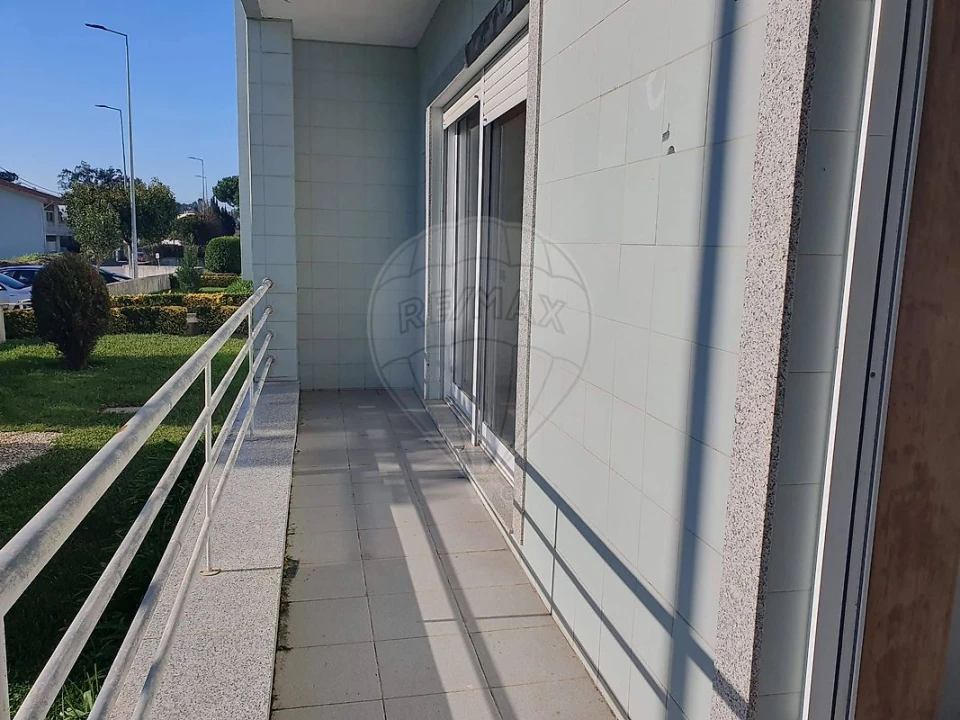 Apartamento T2 para Venda em Canelas Foto 3