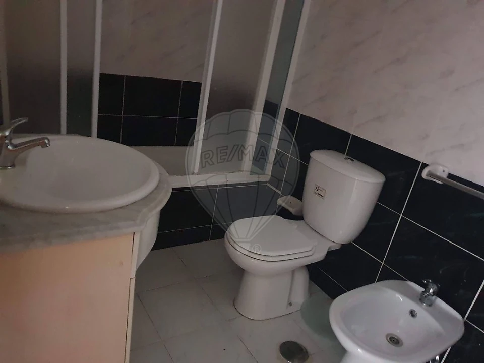 Apartamento T2 para Venda em Canelas Foto 10
