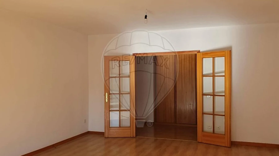 Apartamento T2 para Venda em Canelas
