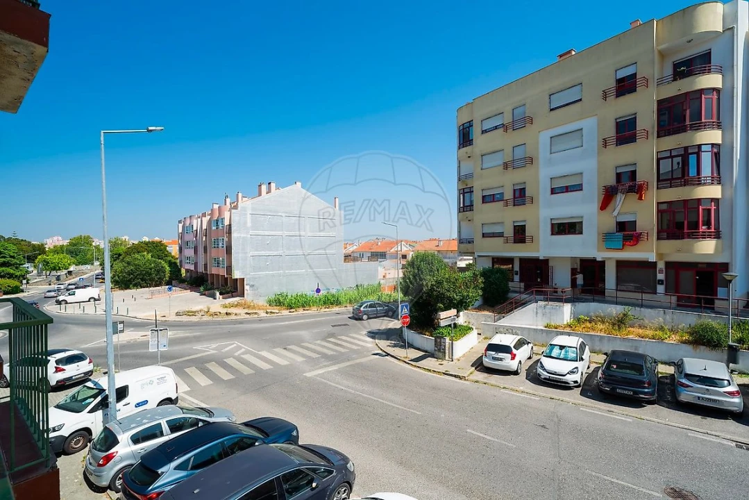 Apartamento T2 para Venda em Algueirão-Mem Martins Foto 12