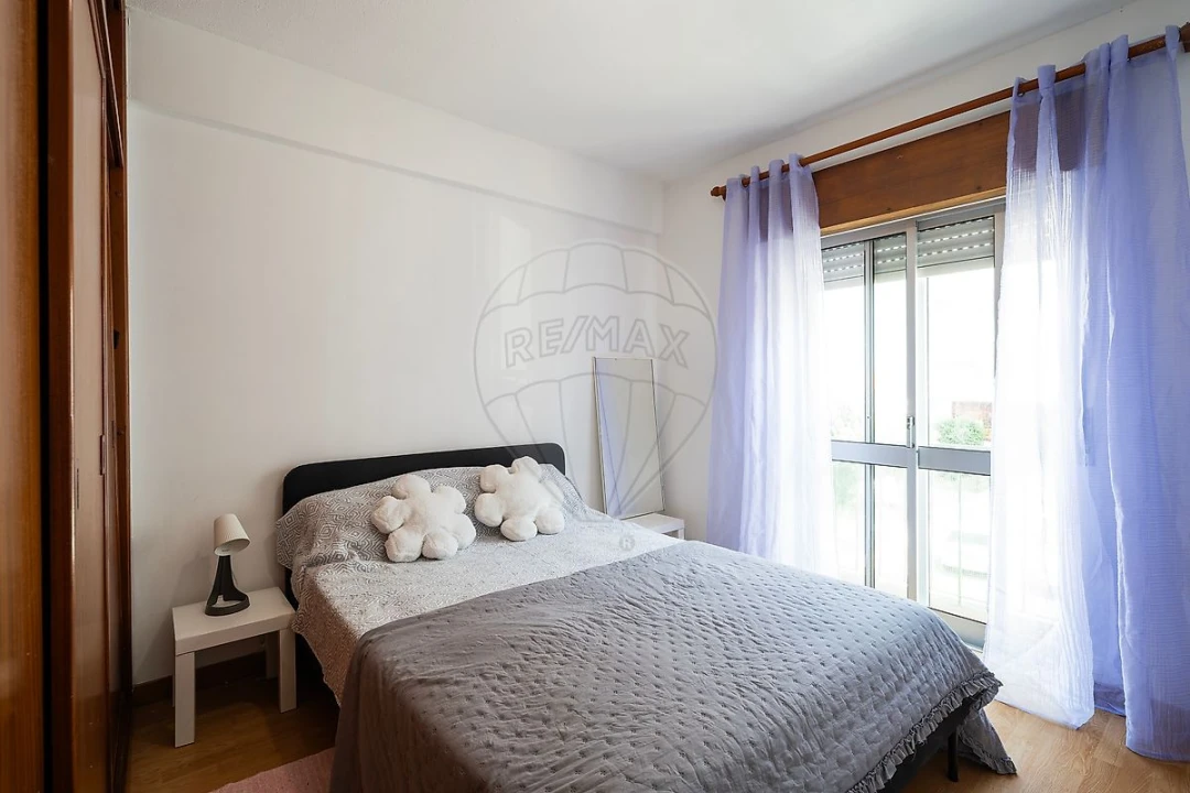 Apartamento T2 para Venda em Algueirão-Mem Martins Foto 2
