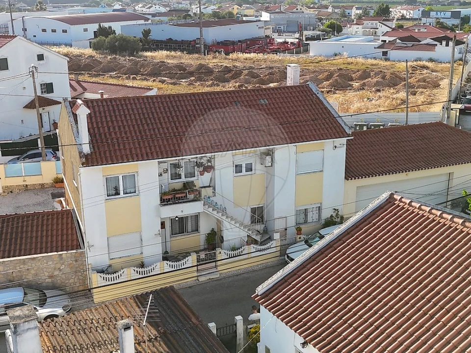 Moradia T2 para Venda em Alenquer (Santo Estêvão e Triana) Foto 1