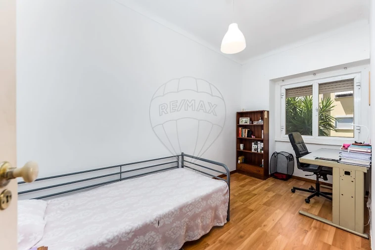 Apartamento T4 para Venda em Alvalade Foto 6